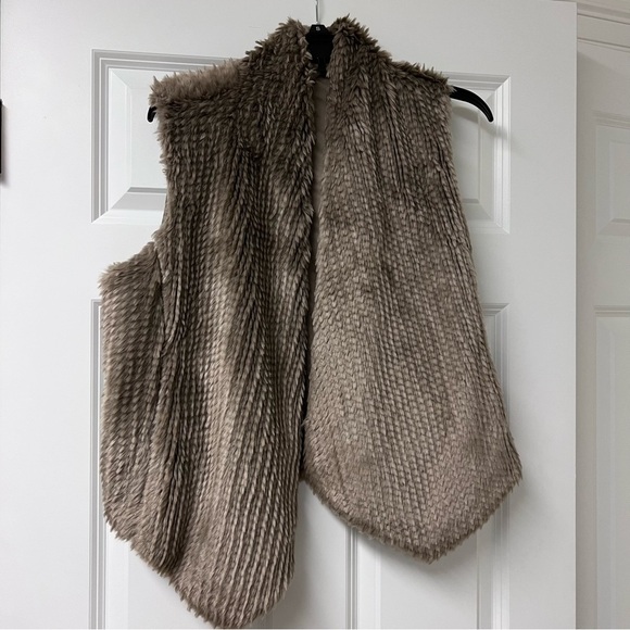 Jackets & Blazers - Express faux fur vest